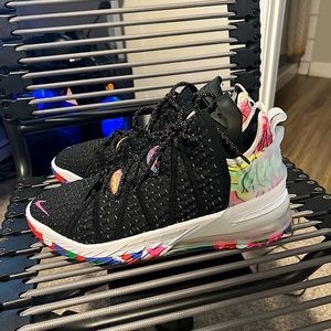 Lebron 18 Multicolor